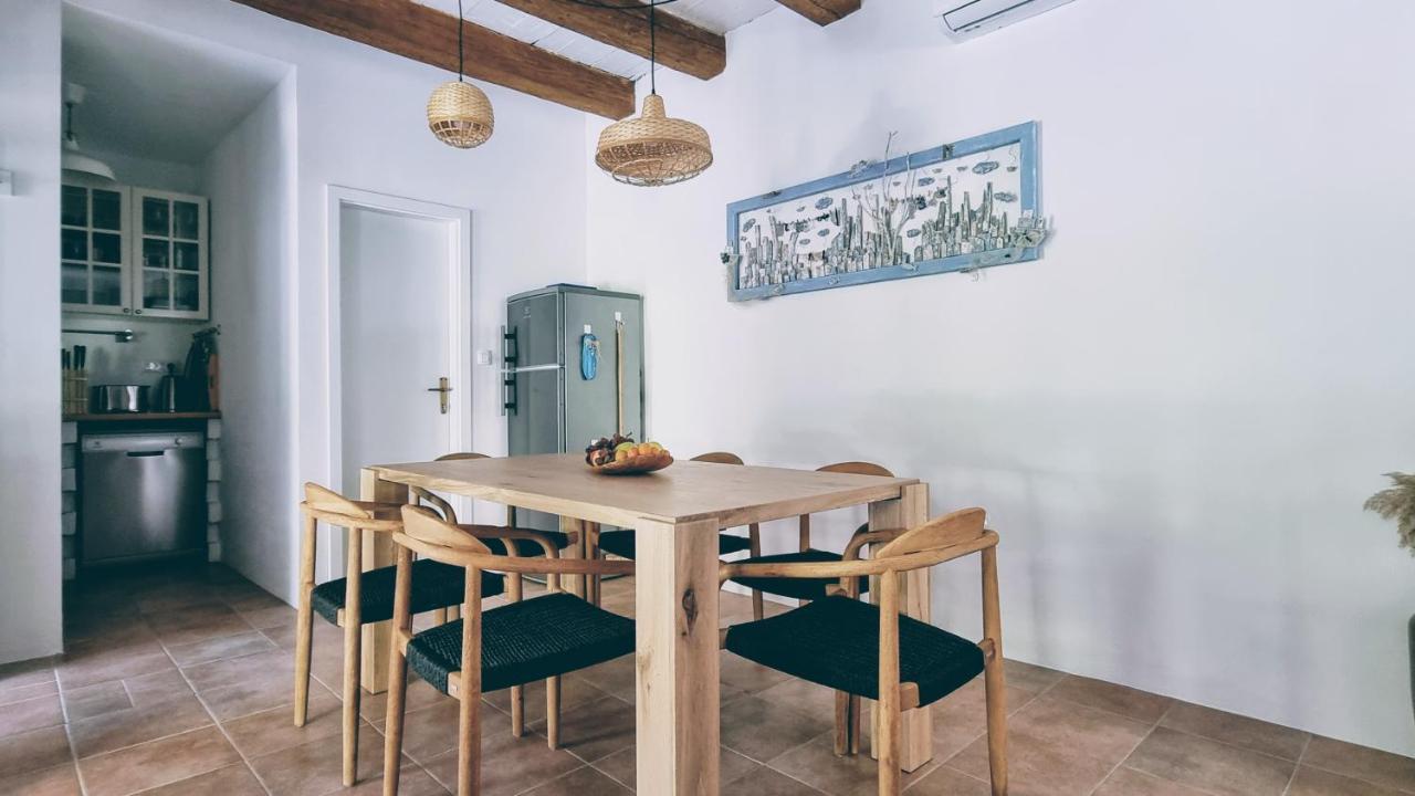 Rector'S Villa - Charming Retreat In Old Town With Jacuzzi In Private Courtyard Rab Town Exterior foto