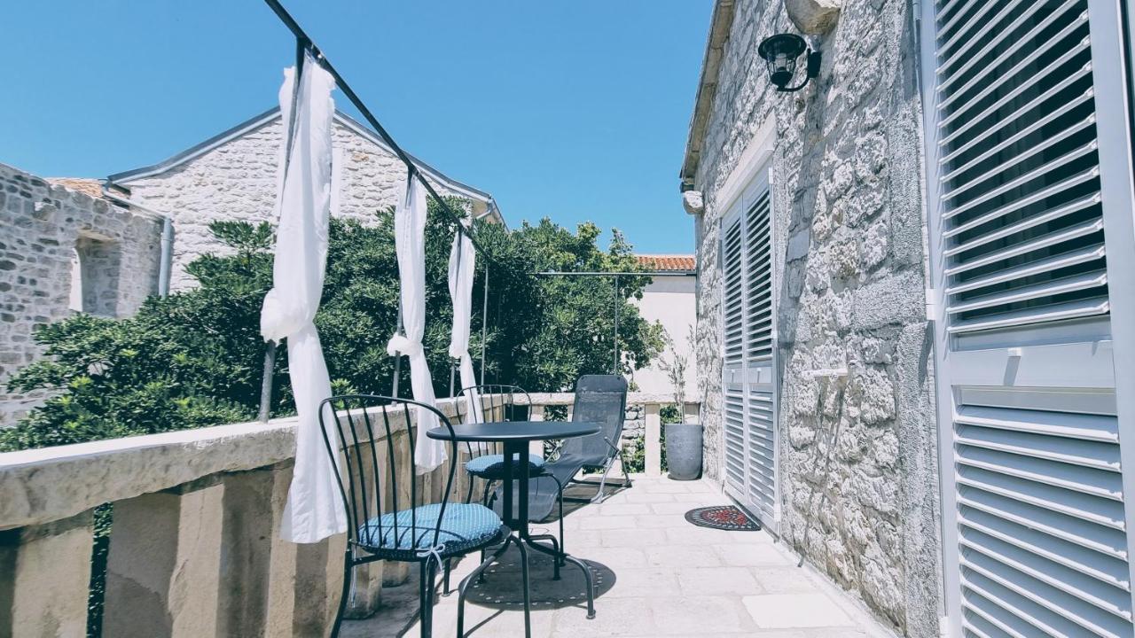 Rector'S Villa - Charming Retreat In Old Town With Jacuzzi In Private Courtyard Rab Town Exterior foto